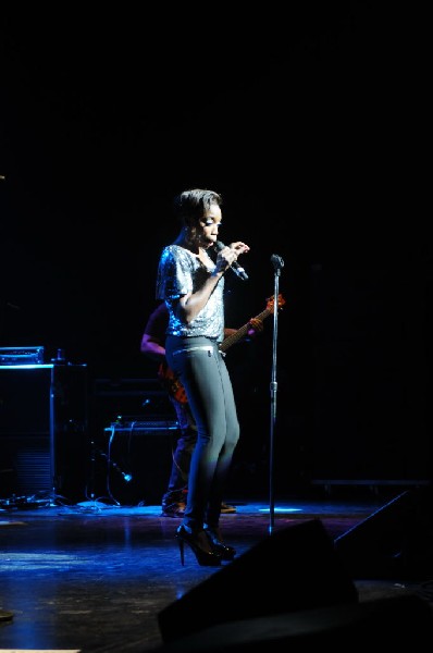 Estelle at the Bass Concert Hall