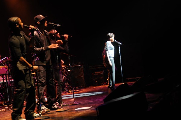 Estelle at the Bass Concert Hall
