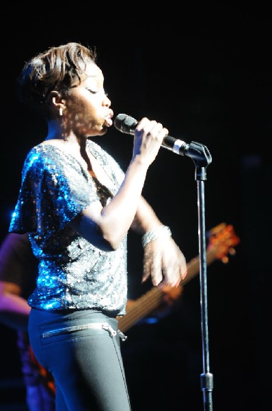 Estelle at the Bass Concert Hall
