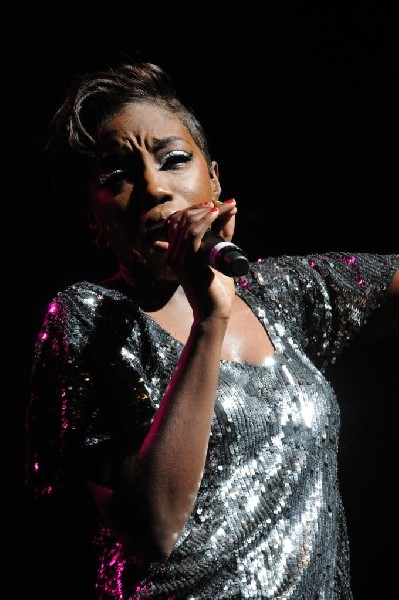 Estelle at the Bass Concert Hall