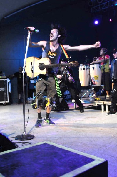 Gogol Bordello at Stubb's BarBQ, Austin, Texas April 14, 2011 - photo by Je