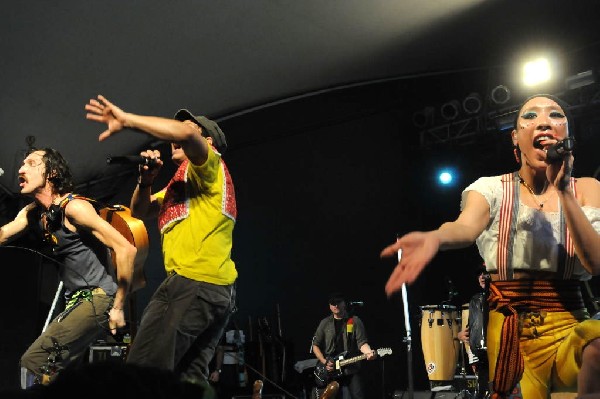 Gogol Bordello at Stubb's BarBQ, Austin, Texas April 14, 2011 - photo by Je