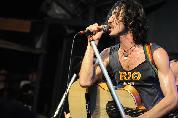 Gogol Bordello at Stubb's BarBQ, Austin, Texas April 14, 2011 - photo by Je