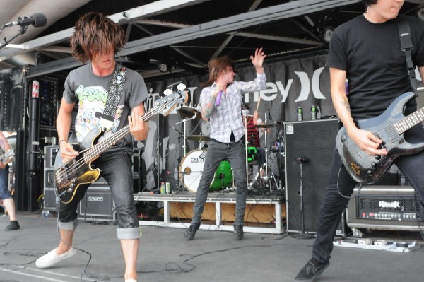 Greeley Estates on the Hurley Stage, Warped Tour, Verizon Wireless Amphithe