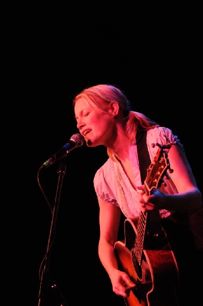 Kelly Willis at the Help Austin Help Haiti Benefit, Austin Music Hall