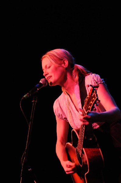 Kelly Willis at the Help Austin Help Haiti Benefit, Austin Music Hall