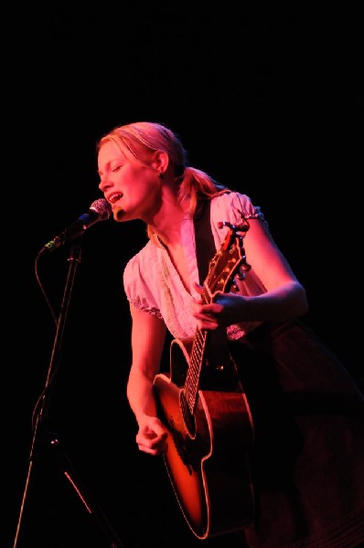Kelly Willis at the Help Austin Help Haiti Benefit, Austin Music Hall