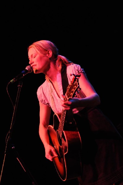 Kelly Willis at the Help Austin Help Haiti Benefit, Austin Music Hall