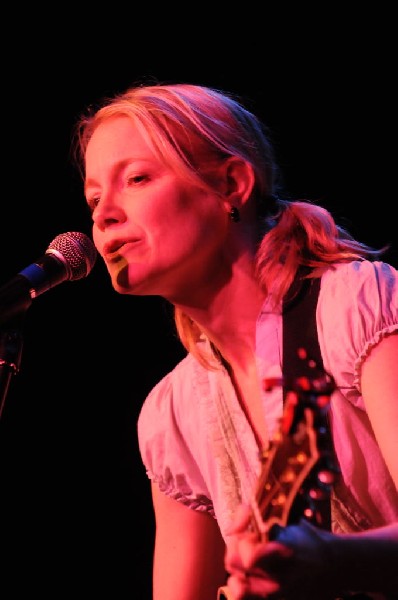 Kelly Willis at the Help Austin Help Haiti Benefit, Austin Music Hall