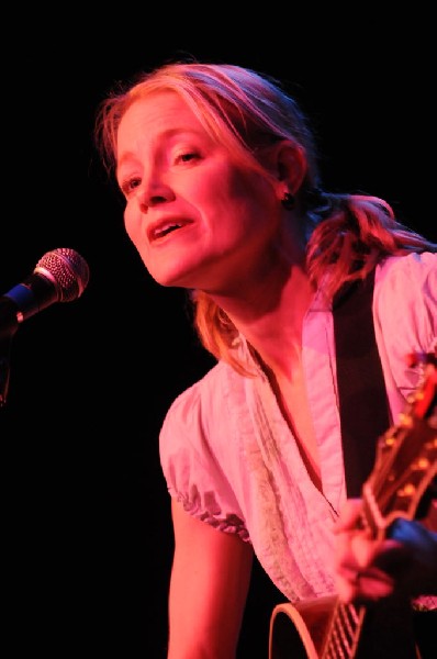 Kelly Willis at the Help Austin Help Haiti Benefit, Austin Music Hall