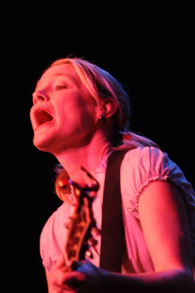 Kelly Willis at the Help Austin Help Haiti Benefit, Austin Music Hall