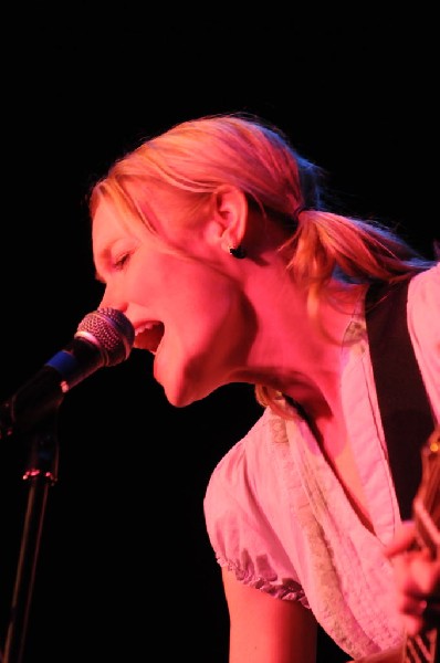 Kelly Willis at the Help Austin Help Haiti Benefit, Austin Music Hall