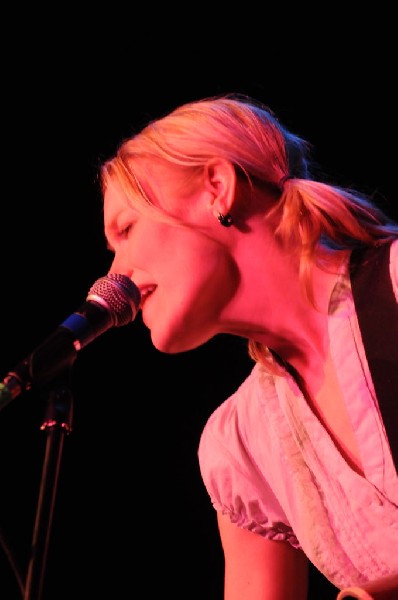 Kelly Willis at the Help Austin Help Haiti Benefit, Austin Music Hall