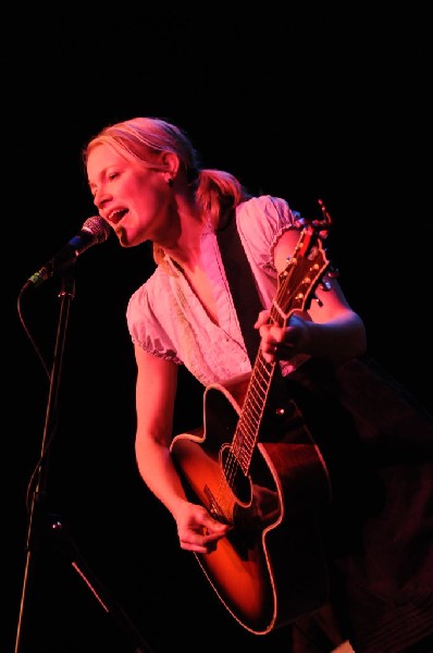 Kelly Willis at the Help Austin Help Haiti Benefit, Austin Music Hall