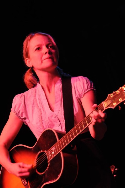 Kelly Willis at the Help Austin Help Haiti Benefit, Austin Music Hall