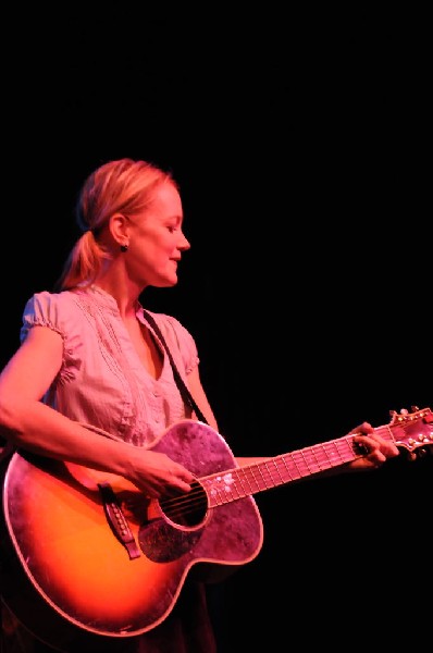 Kelly Willis at the Help Austin Help Haiti Benefit, Austin Music Hall