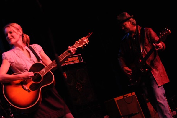 Kelly Willis at the Help Austin Help Haiti Benefit, Austin Music Hall