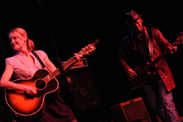Kelly Willis at the Help Austin Help Haiti Benefit, Austin Music Hall