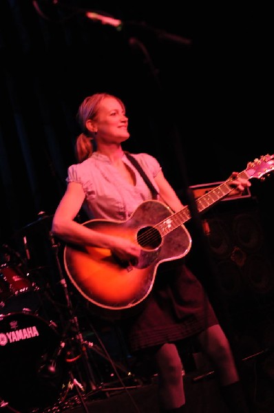 Kelly Willis at the Help Austin Help Haiti Benefit, Austin Music Hall