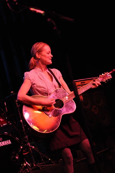 Kelly Willis at the Help Austin Help Haiti Benefit, Austin Music Hall