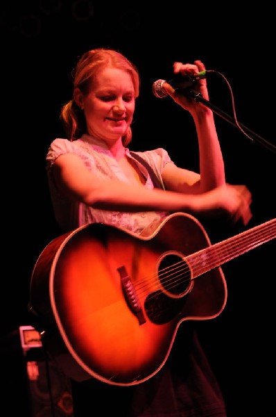 Kelly Willis at the Help Austin Help Haiti Benefit, Austin Music Hall