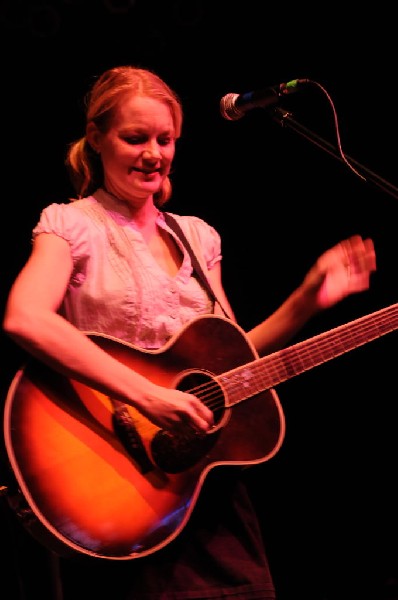 Kelly Willis at the Help Austin Help Haiti Benefit, Austin Music Hall