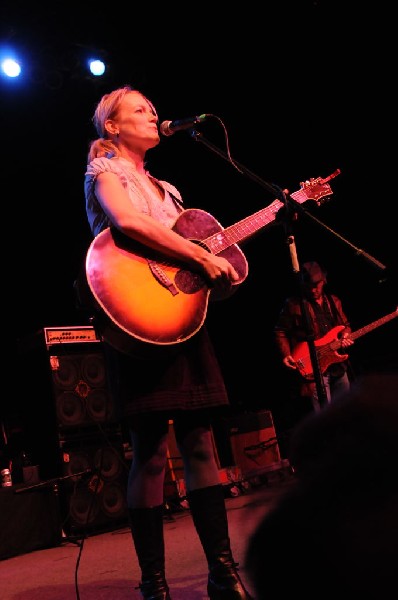 Kelly Willis at the Help Austin Help Haiti Benefit, Austin Music Hall