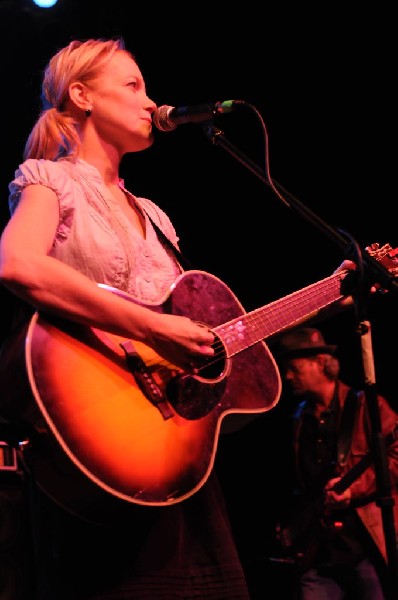 Kelly Willis at the Help Austin Help Haiti Benefit, Austin Music Hall