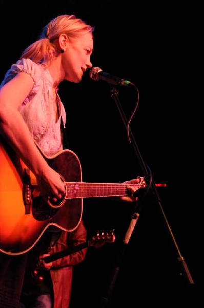 Kelly Willis at the Help Austin Help Haiti Benefit, Austin Music Hall