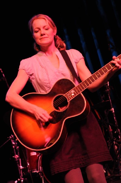 Kelly Willis at the Help Austin Help Haiti Benefit, Austin Music Hall