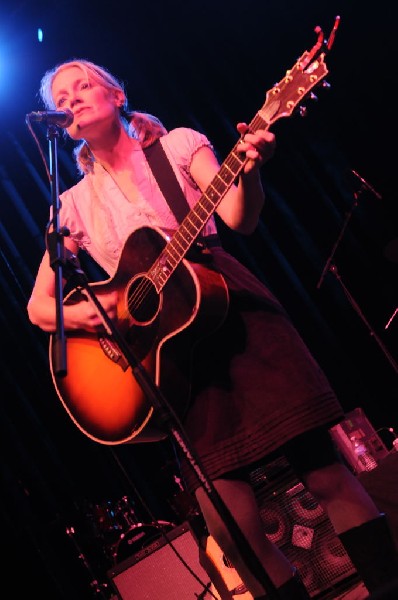 Kelly Willis at the Help Austin Help Haiti Benefit, Austin Music Hall