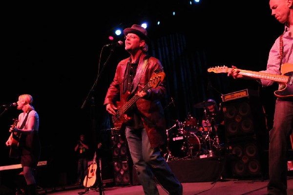 Kelly Willis at the Help Austin Help Haiti Benefit, Austin Music Hall