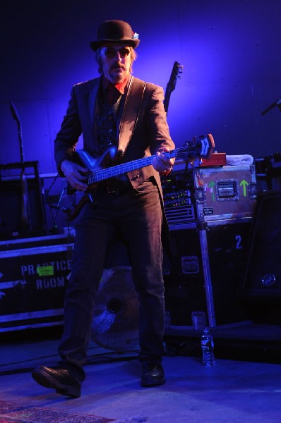 Les Claypool at Stubb's BarBQ, Austin, Texas 04/19/10