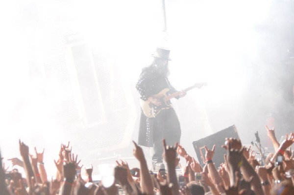 Mötley Crüe at the Verizon Wireless Amphitheater, Selma, Texas