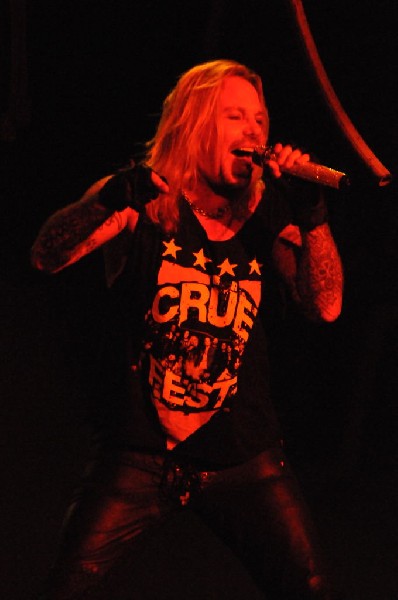 Mötley Crüe at the Verizon Wireless Amphitheater, Selma, Texas
