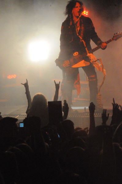 Mötley Crüe at the Verizon Wireless Amphitheater, Selma, Texas