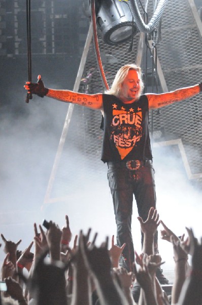 Mötley Crüe at the Verizon Wireless Amphitheater, Selma, Texas