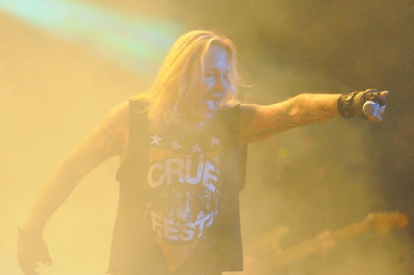 Mötley Crüe at the Verizon Wireless Amphitheater, Selma, Texas