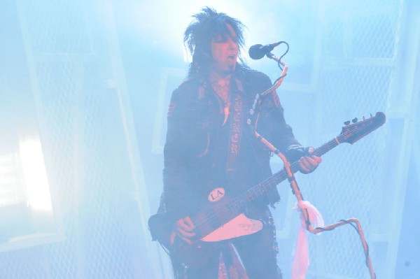 Mötley Crüe at the Verizon Wireless Amphitheater, Selma, Texas