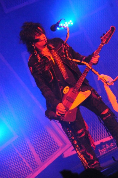 Mötley Crüe at the Verizon Wireless Amphitheater, Selma, Texas
