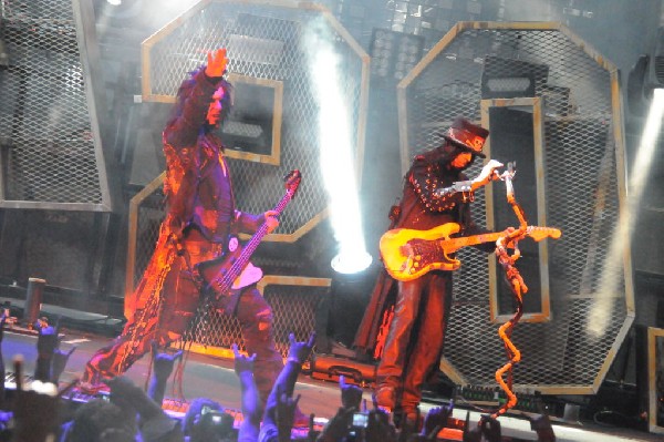 Mötley Crüe at the Verizon Wireless Amphitheater, Selma, Texas
