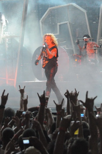 Mötley Crüe at the Verizon Wireless Amphitheater, Selma, Texas