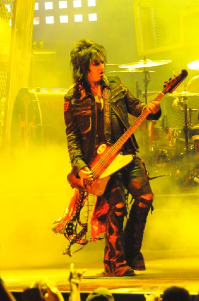 Mötley Crüe at the Verizon Wireless Amphitheater, Selma, Texas