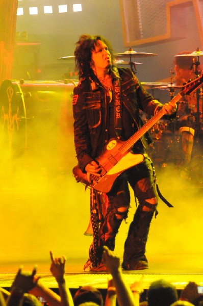 Mötley Crüe at the Verizon Wireless Amphitheater, Selma, Texas