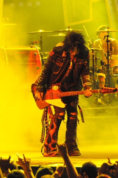 Mötley Crüe at the Verizon Wireless Amphitheater, Selma, Texas