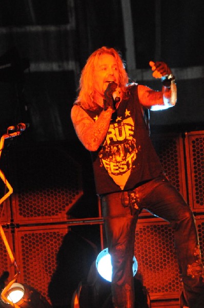 Mötley Crüe at the Verizon Wireless Amphitheater, Selma, Texas