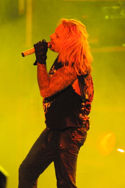 Mötley Crüe at the Verizon Wireless Amphitheater, Selma, Texas