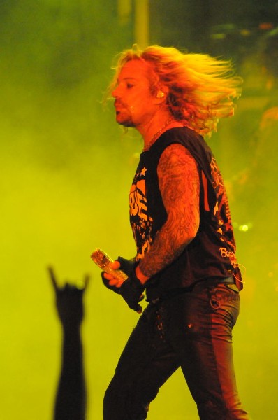 Mötley Crüe at the Verizon Wireless Amphitheater, Selma, Texas