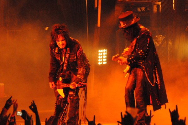 Mötley Crüe at the Verizon Wireless Amphitheater, Selma, Texas