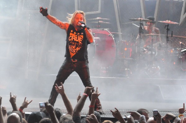 Mötley Crüe at the Verizon Wireless Amphitheater, Selma, Texas